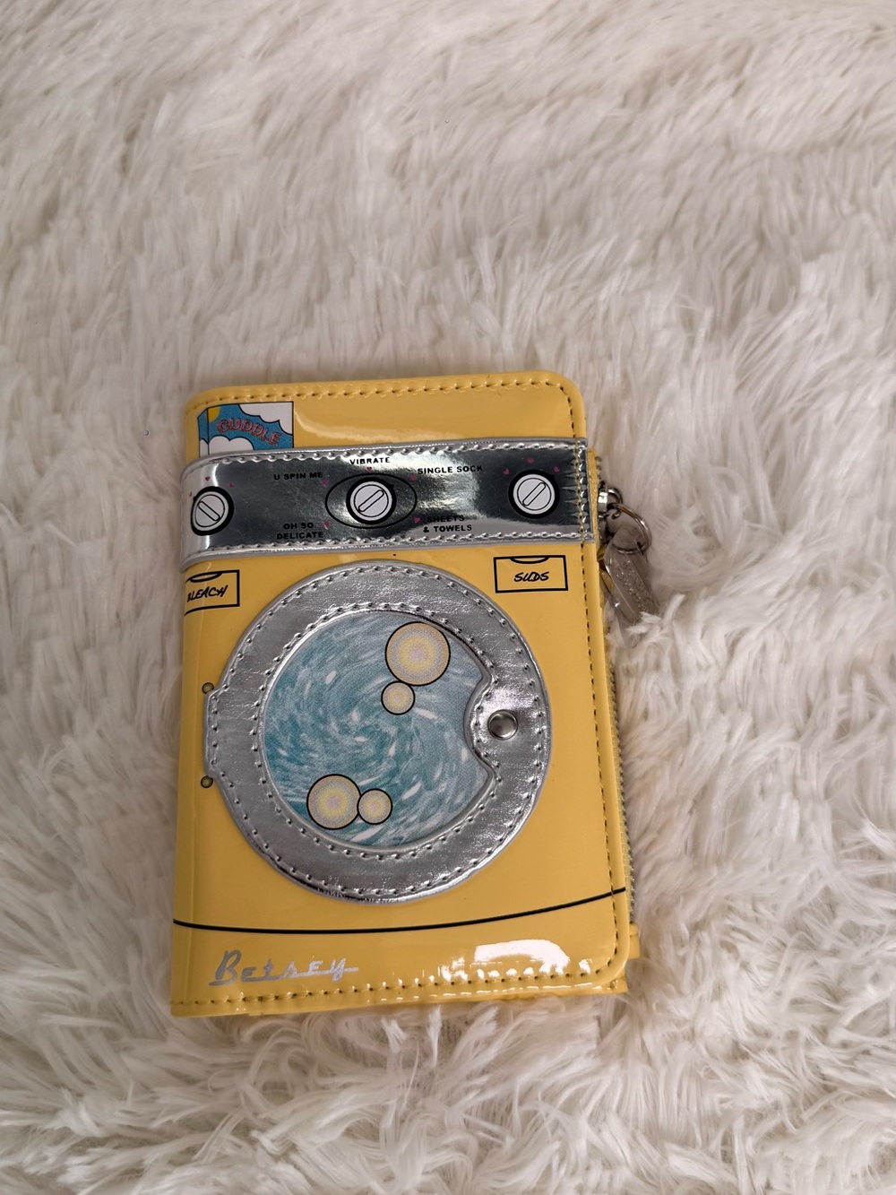 Betsey Johnson Yellow Novelty Washing Machine Phone Wallet Case(NWOT)